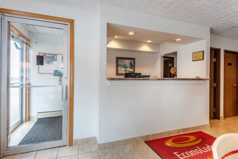 Econo Lodge Saint Albans Hotel in Saint Albans City