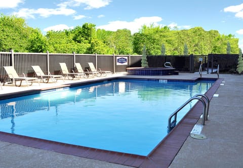 Swimming pool [outdoor]