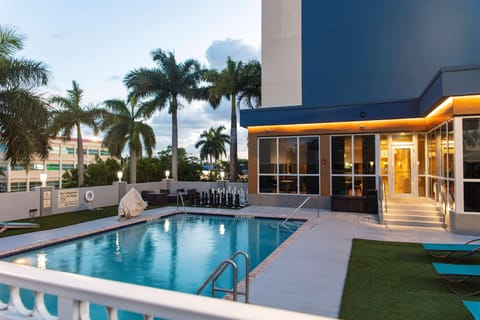 Swimming pool