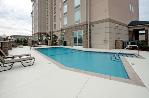 Swimming pool [outdoor]