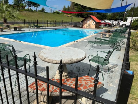 Country Hearth Inn & Suites Cartersville Hotel in Cartersville