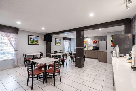 Quality Inn Cleveland North Hotel in Cleveland