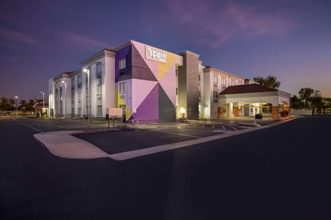 Spark by Hilton Glendale Phoenix North Hotel in Glendale