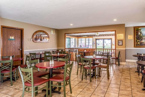 Quality Inn Lakefront Hotel in Saint Ignace