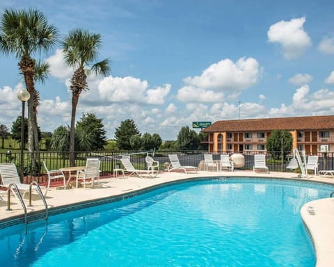Quality Inn Marianna South Hotel in Alabama