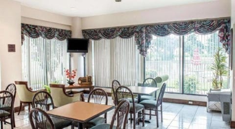 Quality Inn Marianna South Hotel in Alabama