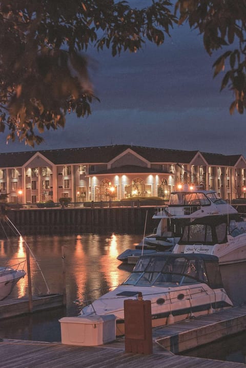 DoubleTree by Hilton Racine Harbourwalk Hotel in Racine