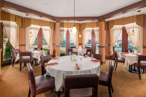 DoubleTree by Hilton Racine Harbourwalk Hotel in Racine