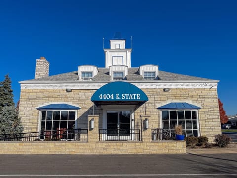 Rockford Alpine Inn & Suites Motel in Rockford