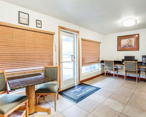 Rodeway Inn Newport Hotel in Newport