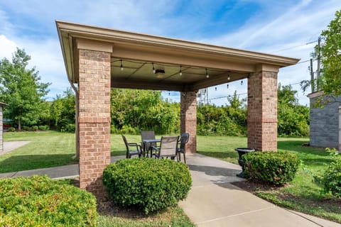 Suburban Studios Clarksville-Louisville North Hotel in Clarksville