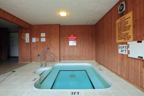 Econo Lodge Inn & Suites Escanaba North Hotel in Escanaba