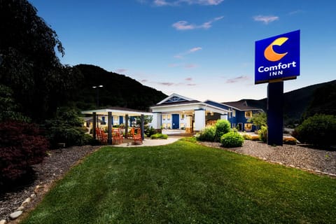 Comfort Inn near Great Smoky Mountain National Park Hotel in Maggie Valley