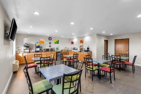 Quality Inn Waverly Hotel in Iowa