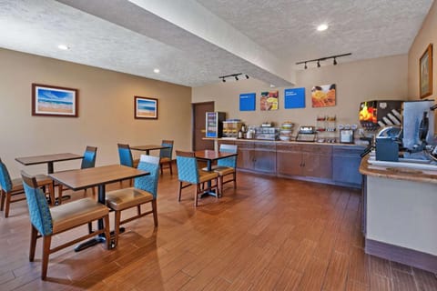 Comfort Inn Whitehall near Michigan's Adventure Hotel in Wisconsin