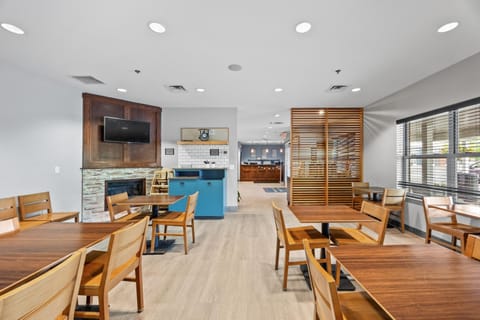 Independence Stay Hotel and Suites  Hotel in Door County