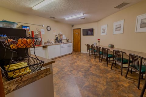 Thunderbird Lodge Motel in Mitchell