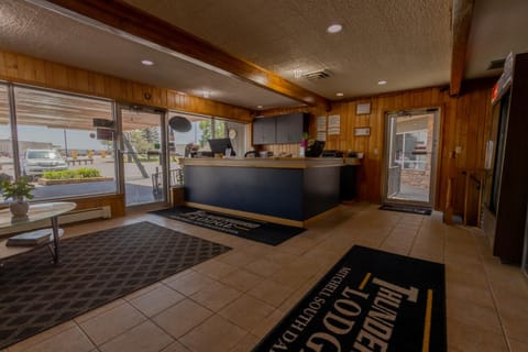 Thunderbird Lodge Motel in Mitchell