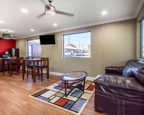 Econo Lodge Lanett Hotel in Alabama