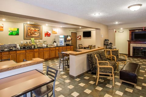 Quality Inn & Suites Marinette Hotel in Door County