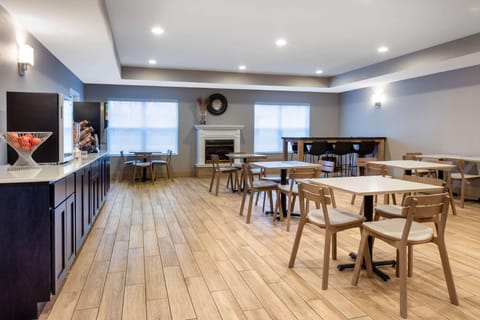 AmericInn by Wyndham Fulton Clinton Hotel in Fulton