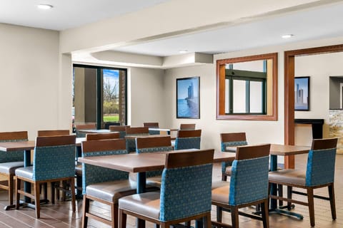 Comfort Inn & Suites Taylor - Detroit Hotel in Detroit