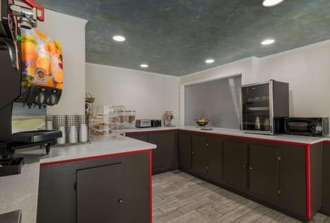 Econo Lodge Inn & Suites Diamondhead Hotel in Diamondhead