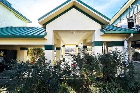 Super Inn & Suites by OYO Milledgeville Hotel in Milledgeville