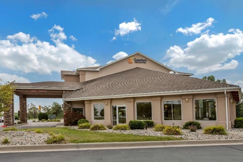 Comfort Inn & Suites Dimondale - Lansing Hotel in Lansing