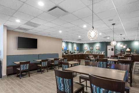 Comfort Inn Bay City - Riverfront Hotel in Bay City