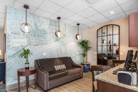 Comfort Inn Bay City - Riverfront Hotel in Bay City