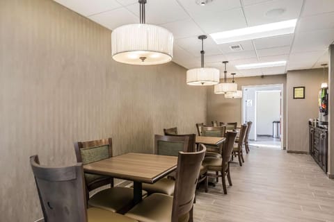 Quality Inn Pleasant View Hotel in Tennessee