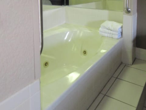 Super 8 by Wyndham Manchester TN Hotel in Tennessee