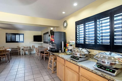 Quality Inn & Suites Phoenix NW - Sun City Hotel in Youngtown