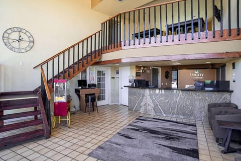 Quality Inn & Suites Phoenix NW - Sun City Hotel in Youngtown