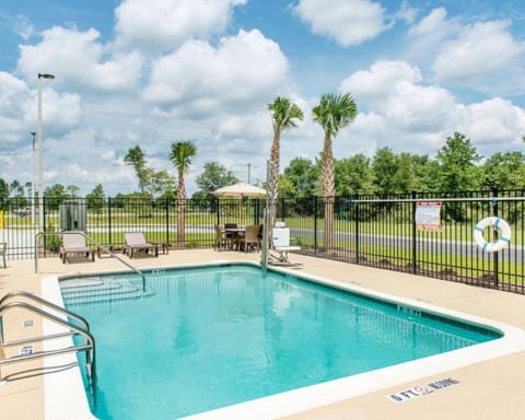 Sleep Inn & Suites Defuniak Springs - Crestview Hotel in South Walton County