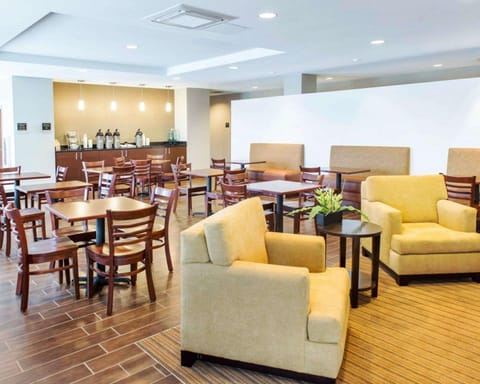 Sleep Inn & Suites Defuniak Springs - Crestview Hotel in South Walton County
