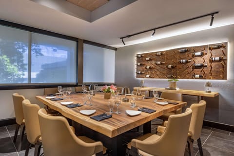 DoubleTree by Hilton San Francisco South Airport Blvd Hotel in South San Francisco