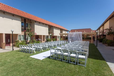 Ramada by Wyndham Fresno North Hotel in Fresno