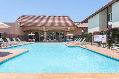 Ramada by Wyndham Fresno North Hotel in Fresno