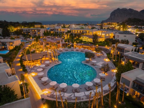 Swimming pool [outdoor]