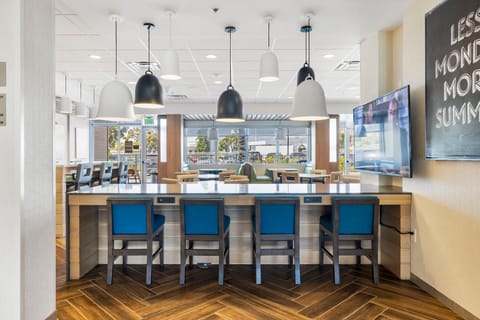 Fairfield by Marriott Inn & Suites San Francisco Airport Oyster Point Area Hotel in South San Francisco