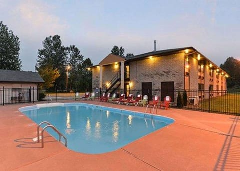 Swimming pool [outdoor]