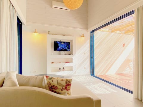 Shared lounge/TV area