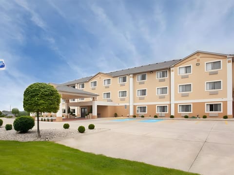Comfort Inn Kendallville East Hotel in Indiana