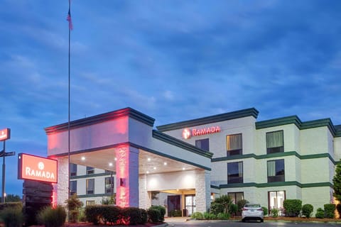 Ramada by Wyndham Pearl/Jackson Airport Hotel in Jackson
