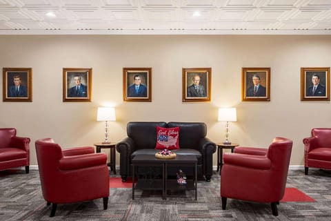 Ramada by Wyndham Richland Center Hotel in Iowa