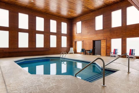 Ramada by Wyndham Richland Center Hotel in Iowa