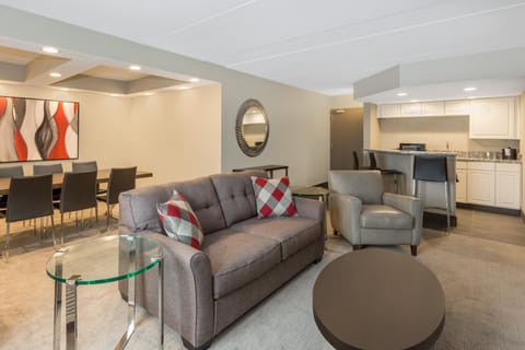 Clarion Inn Des Moines Airport Hotel in Des Moines