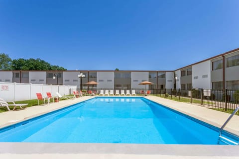 Ramada by Wyndham Henderson/Evansville Hotel in Indiana